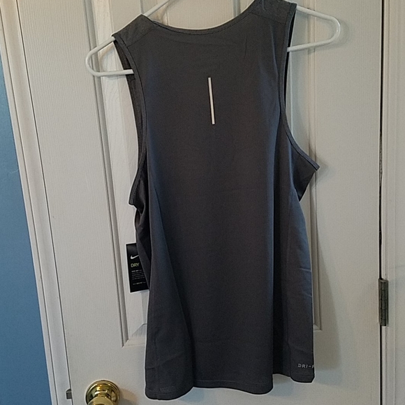 NIKE Dryfit Men's Sleeveles… - Picture 4 of 9